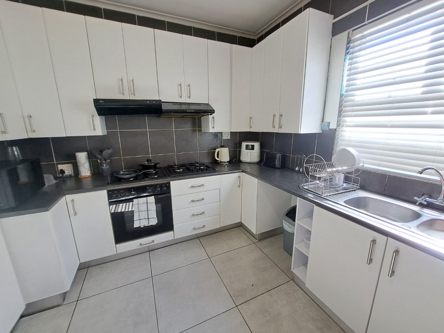 4 Bedroom Property for Sale in Lansdowne Western Cape